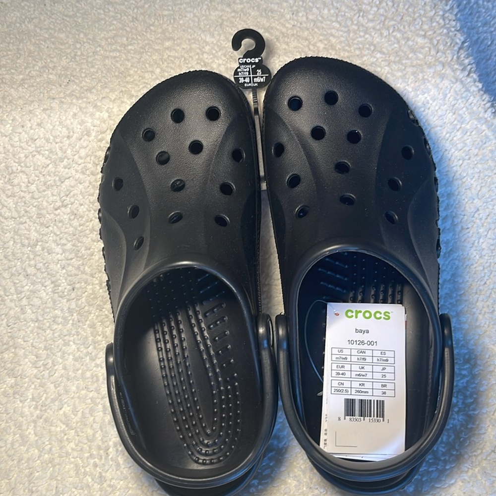NWT Crocs Baya roomy fit black clogs